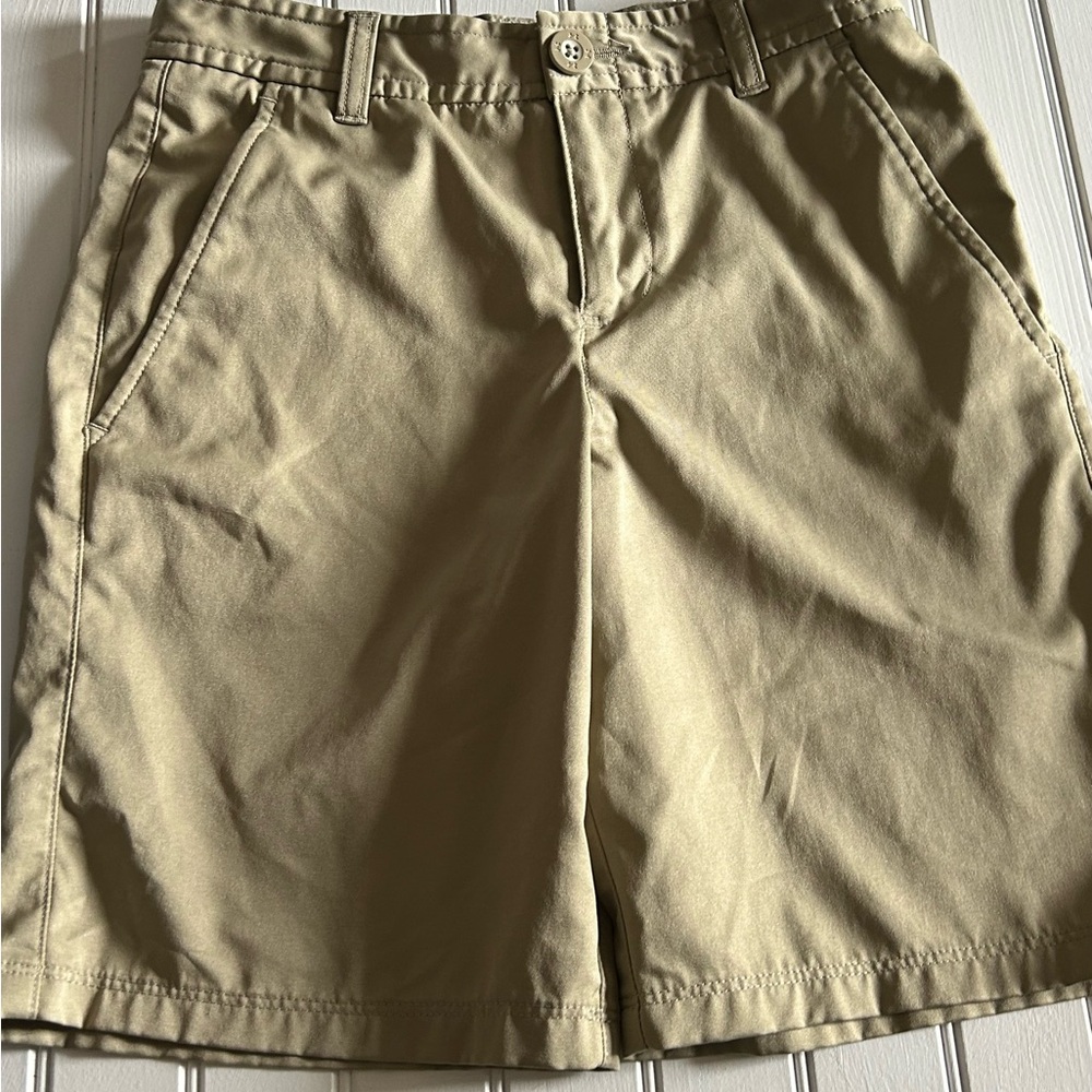 UNDER ARMOUR boys size 12 tan coloured golf shorts